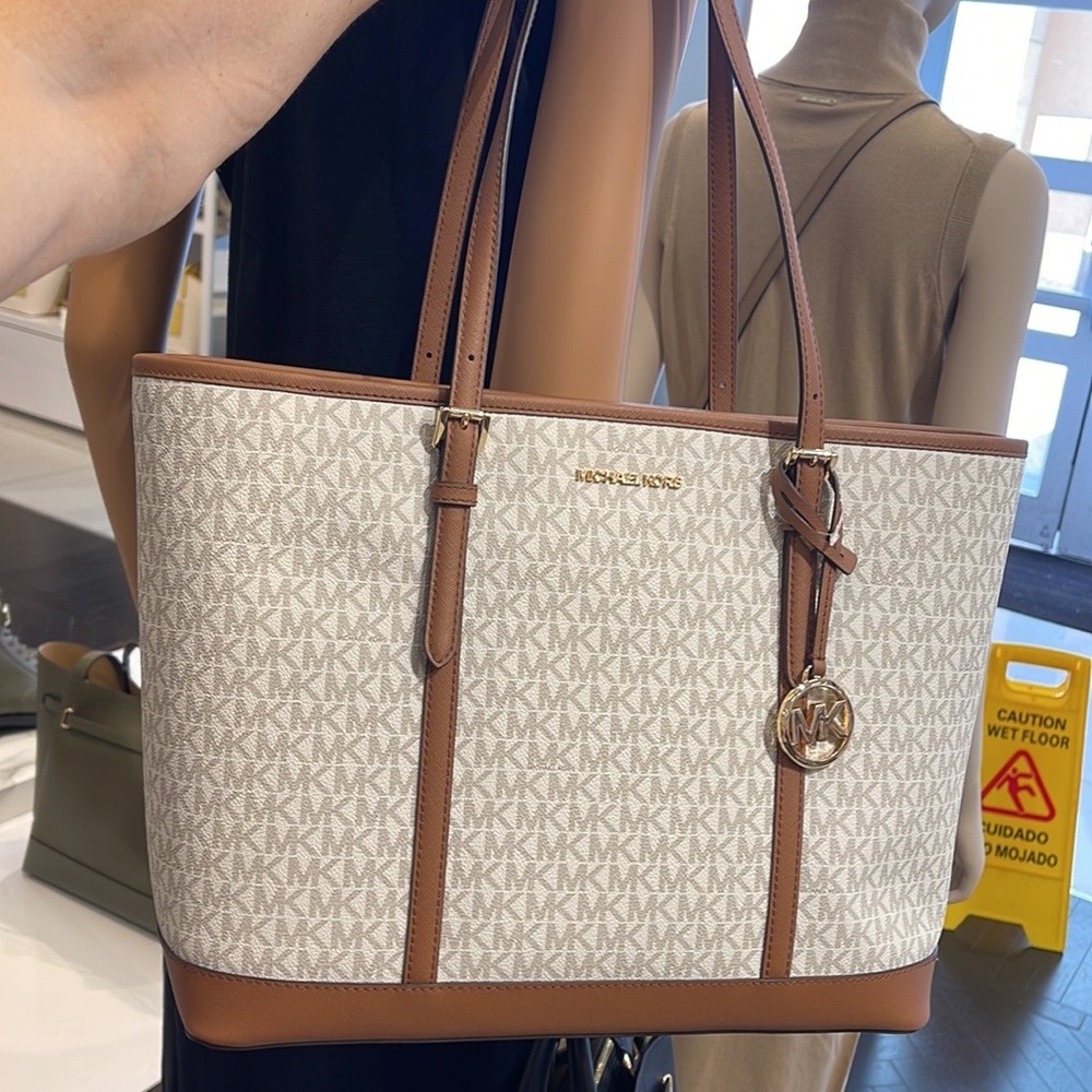 MICHAEL KORS
Jet Set Travel Large Logo Tote Shoulder Bag
COLOR VANILLA 
NWT - Picture 9 of 16